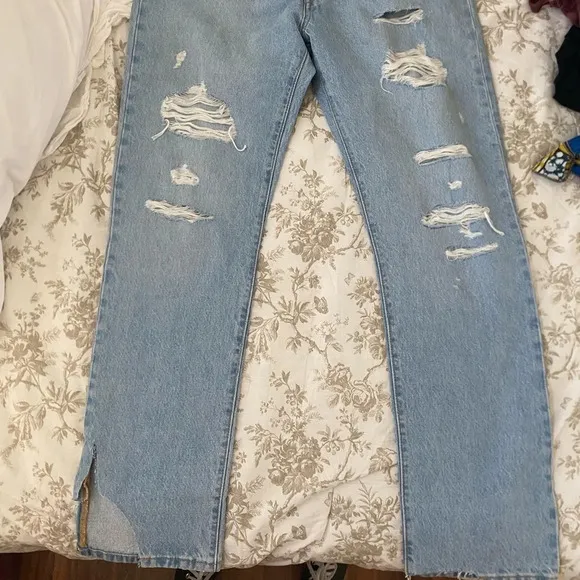 501 Levi’s Ripped Jeans