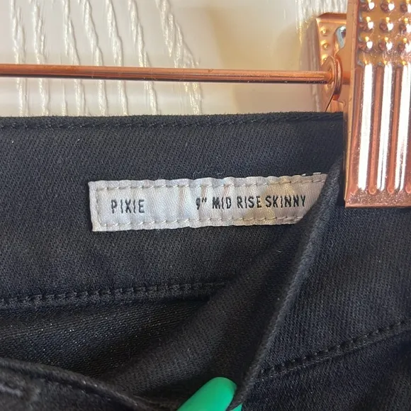 Anthropologie (Edwin) Women's Pixie Black 9&quot; Mid-Rise Skinny Jeans. Size 29