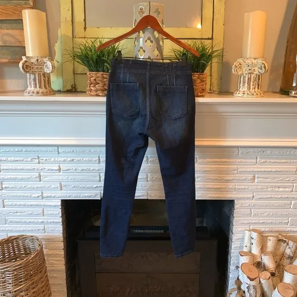 Anthropologie Pilcro Dark Wash High Rise Skinny Jeans Size 26 Button Details