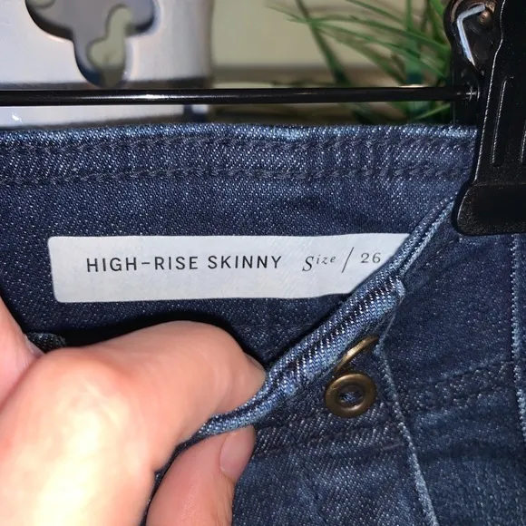 Anthropologie Pilcro Dark Wash High Rise Skinny Jeans Size 26 Button Details
