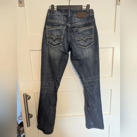 BKE Alec 28R distressed women's jeans. Straight leg denim.