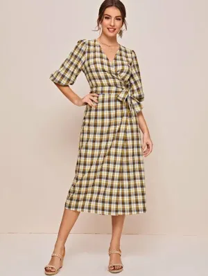 CM-DS218676 Women Casual Seoul Style V-Neck Puff Short Sleeve Tie Waist Plaid Wrap Dress