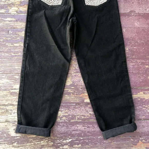 David David Vintage High Rise Black Jeans Cheetah Print Back Pockets Studded