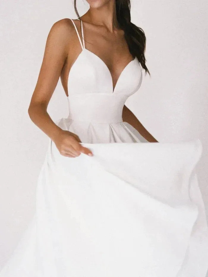 Elegantes Rückenfreies Midikleid