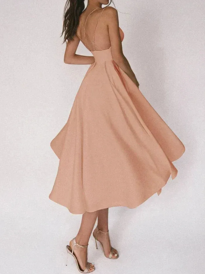 Elegantes Rückenfreies Midikleid