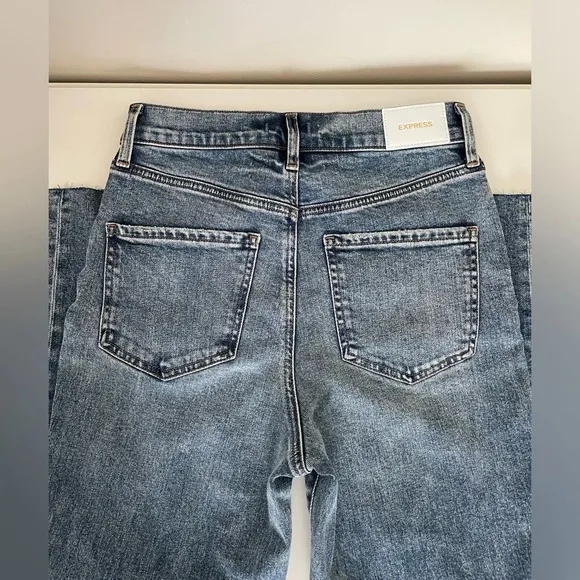 Express Modern Straight Leg Super High Rise Distressed Blue Jeans Women’s 2S NWT
