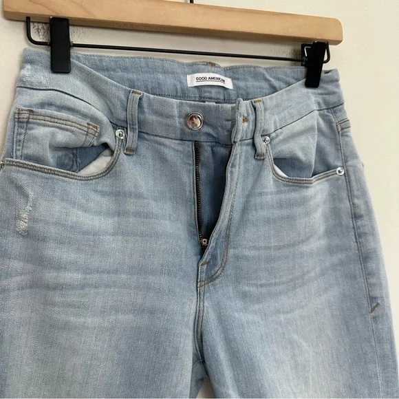 GOOD AMERICAN- Good Cuts Skinny Boyfriend Jeans Light Wash Blown Out Knees