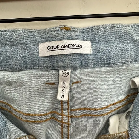 GOOD AMERICAN- Good Cuts Skinny Boyfriend Jeans Light Wash Blown Out Knees
