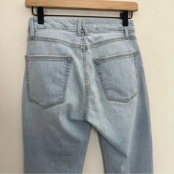 GOOD AMERICAN- Good Cuts Skinny Boyfriend Jeans Light Wash Blown Out Knees