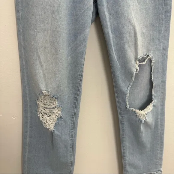 GOOD AMERICAN- Good Cuts Skinny Boyfriend Jeans Light Wash Blown Out Knees