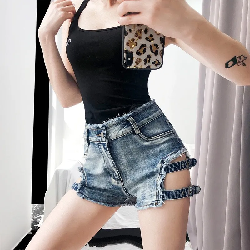 “HOLLOW RIPPED” JEANS SHORTS W031802
