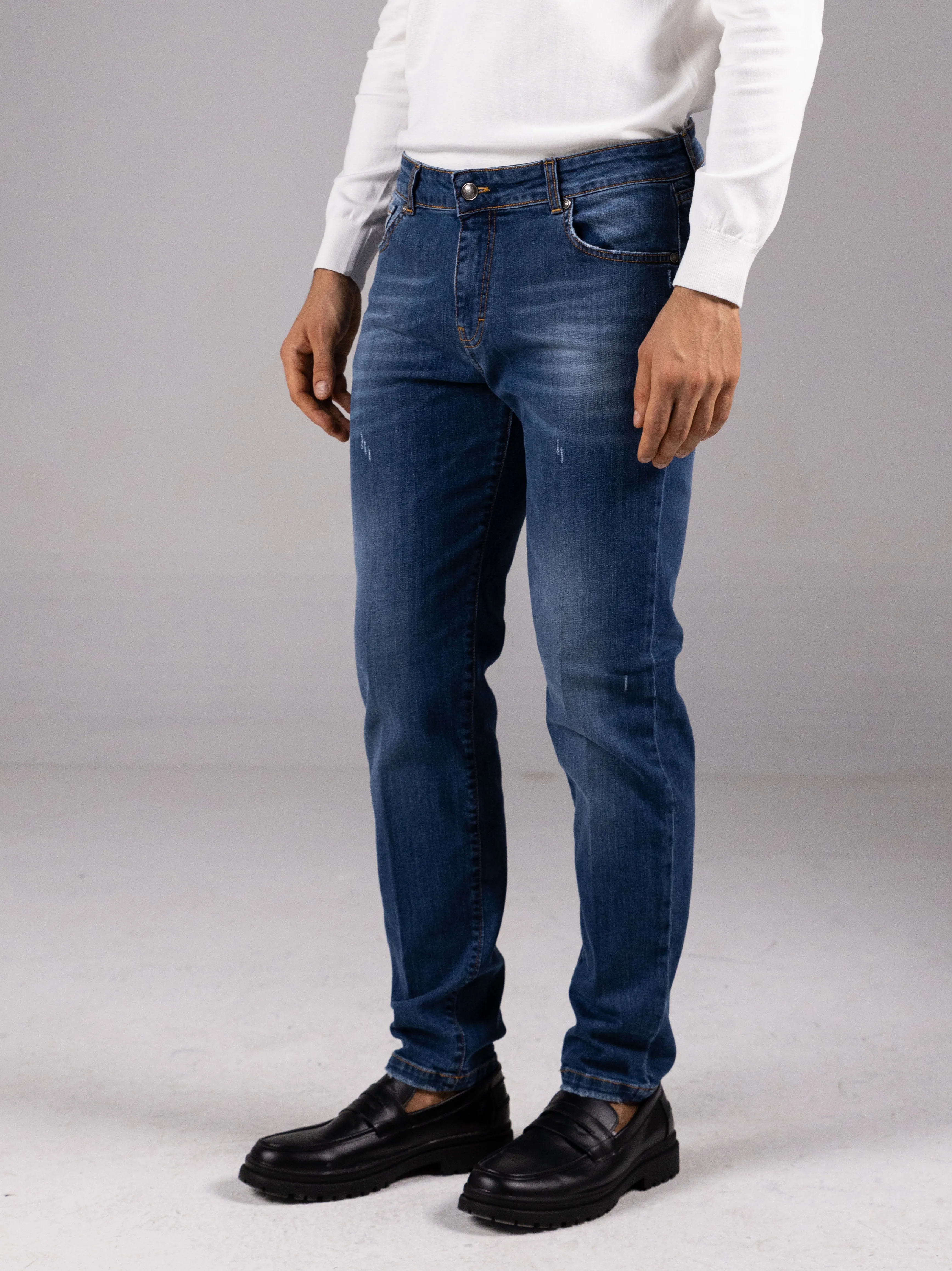 JEANS LEONE