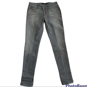 Joe’s Jeans skinny Jean size 28