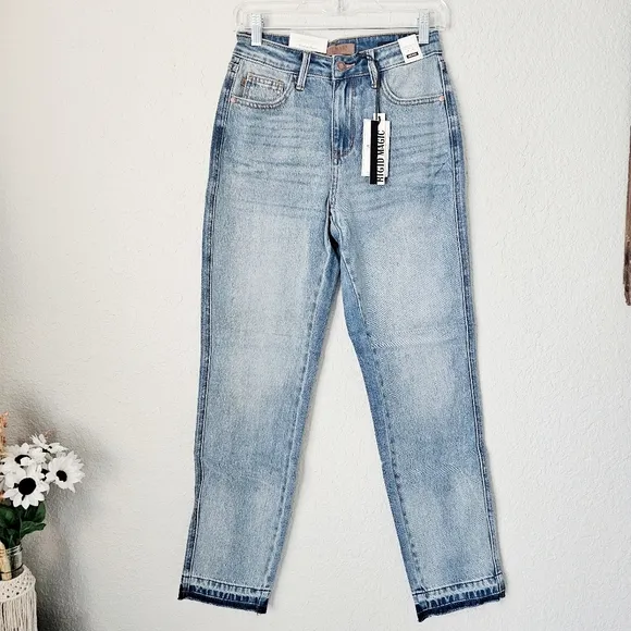 Judy Blue Mid Rise Rigid Magic Straight Leg Released Hem Jeans Regular Plus NEW