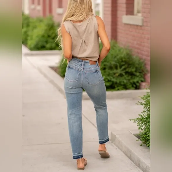 Judy Blue Mid Rise Rigid Magic Straight Leg Released Hem Jeans Regular Plus NEW