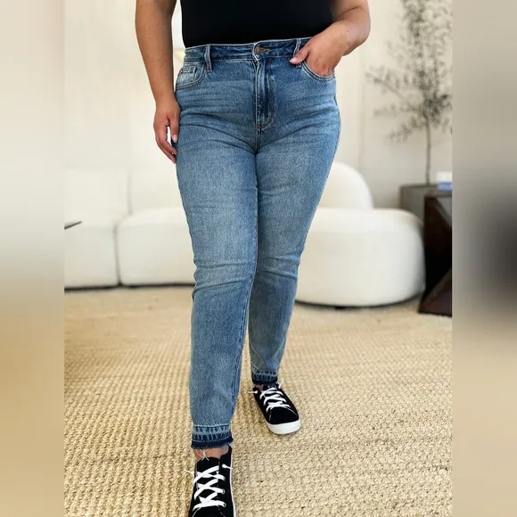 Judy Blue Mid Rise Rigid Magic Straight Leg Released Hem Jeans Regular Plus NEW