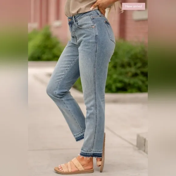 Judy Blue Mid Rise Rigid Magic Straight Leg Released Hem Jeans Regular Plus NEW