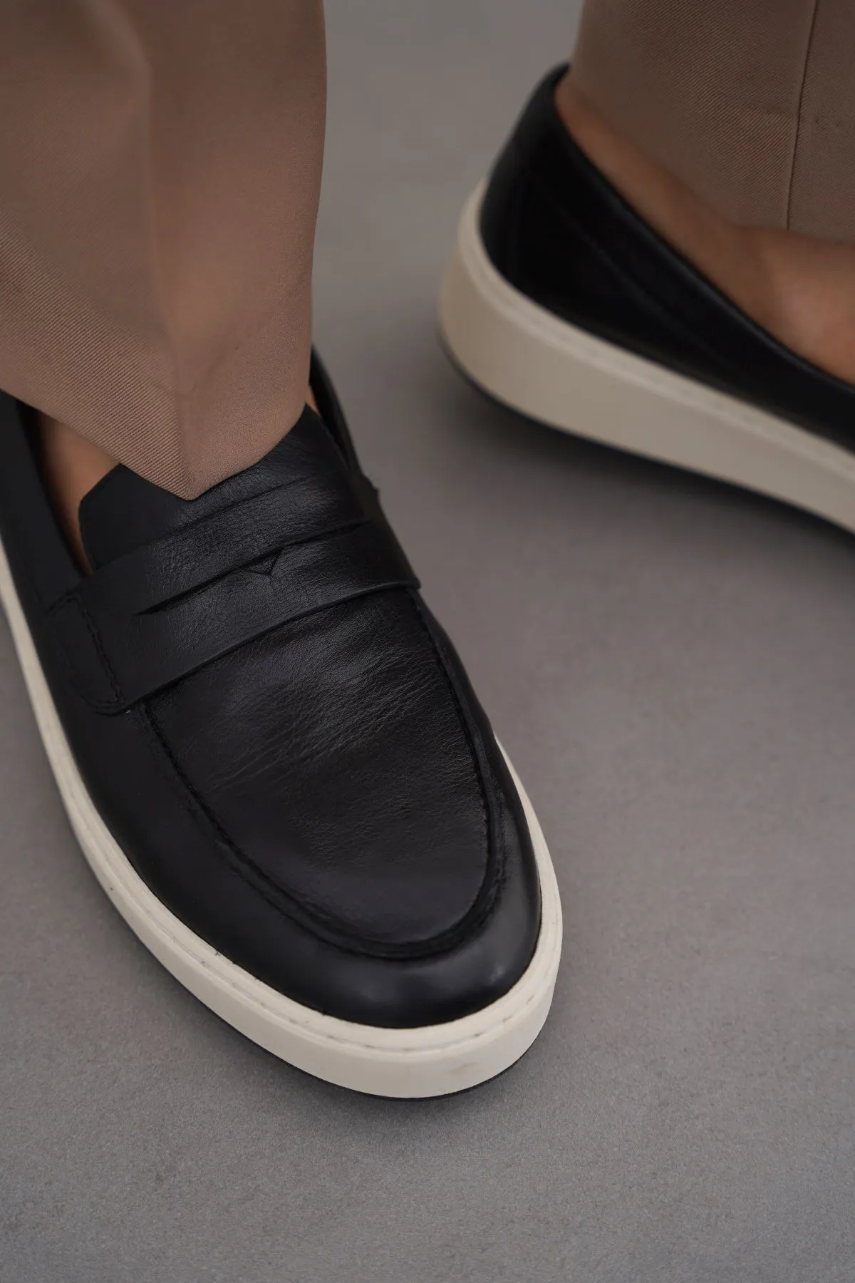 LEATHER SLIP-ON LOAFERS