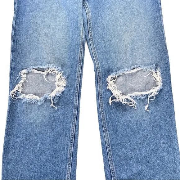 Levi’s Jeans Women’s Size 27 Low Pro Straight Distressed Medium Wash Blue Pants