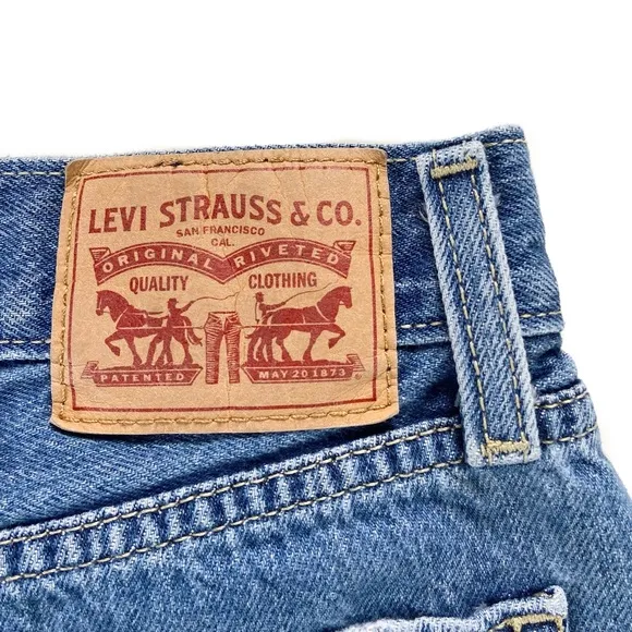 Levi’s Jeans Women’s Size 27 Low Pro Straight Distressed Medium Wash Blue Pants