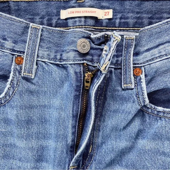 Levi’s Jeans Women’s Size 27 Low Pro Straight Distressed Medium Wash Blue Pants