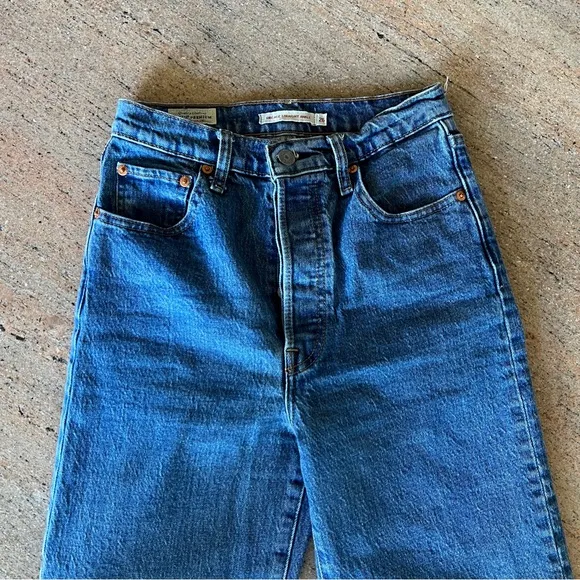 Levi’s Ribcage Straight Ankle Jeans Medium Wash