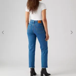 Levi’s Ribcage Straight Ankle Jeans Medium Wash