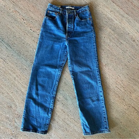 Levi’s Ribcage Straight Ankle Jeans Medium Wash