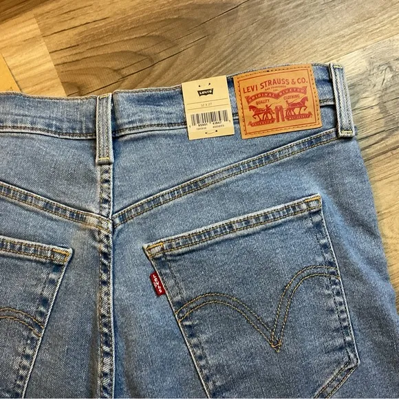 Levi’s Ribcage Straight Leg Ankle Jeans Size 32 NWT
