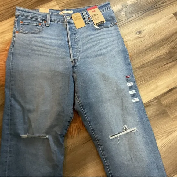 Levi’s Ribcage Straight Leg Ankle Jeans Size 32 NWT