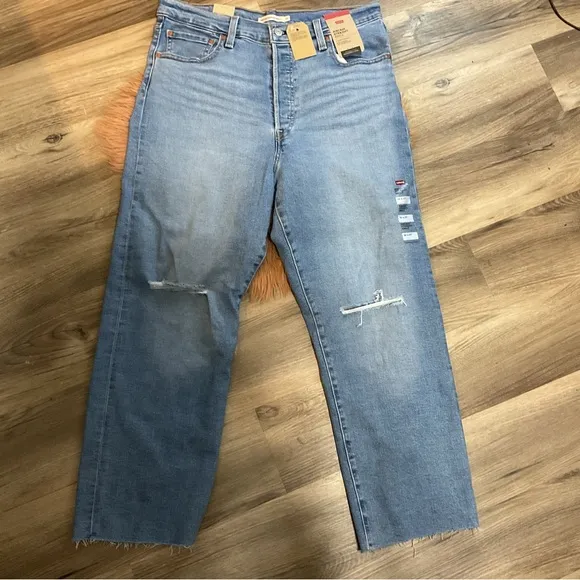Levi’s Ribcage Straight Leg Ankle Jeans Size 32 NWT