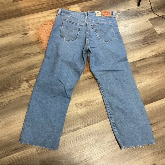 Levi’s Ribcage Straight Leg Ankle Jeans Size 32 NWT