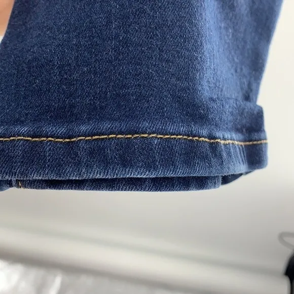 LEVIS STRAIGHT LEG 505 DARK COLOR JEANS SIZE 4