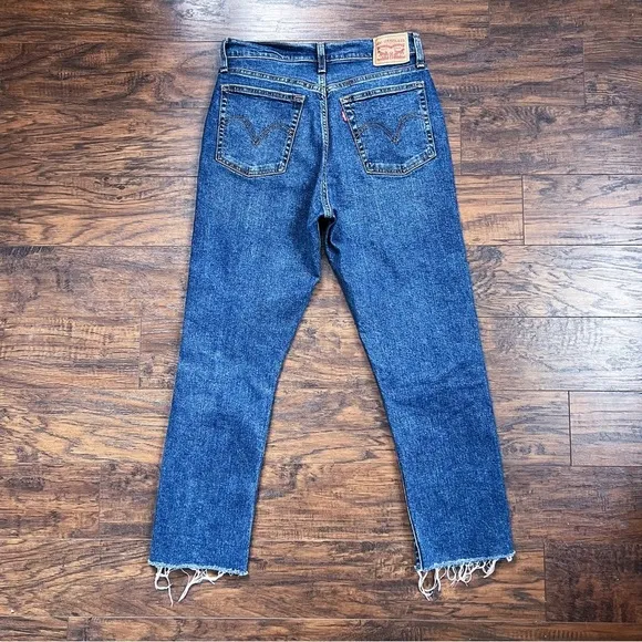 Levi’s • Wedgie Straight jeans distressed medium wash frayed hem ripped knee