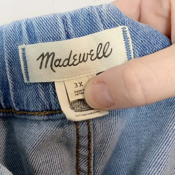 Madewell Plus Pull-On Relaxed Jeans in Bellview Wash