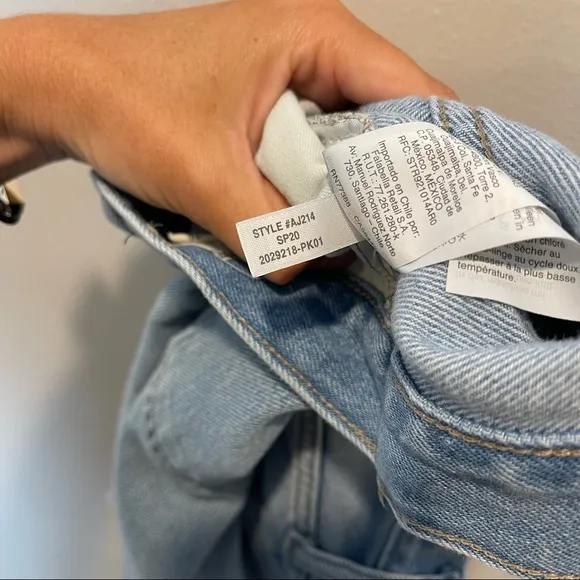 MADEWELL- The Momjean in Gilford Wash: Ripped Edition High-Rise Tapered Leg