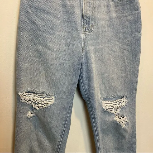 MADEWELL- The Momjean in Gilford Wash: Ripped Edition High-Rise Tapered Leg