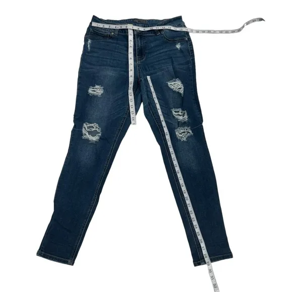Maurice’s Distressed Skinny Jeans Size Large Short Women’s