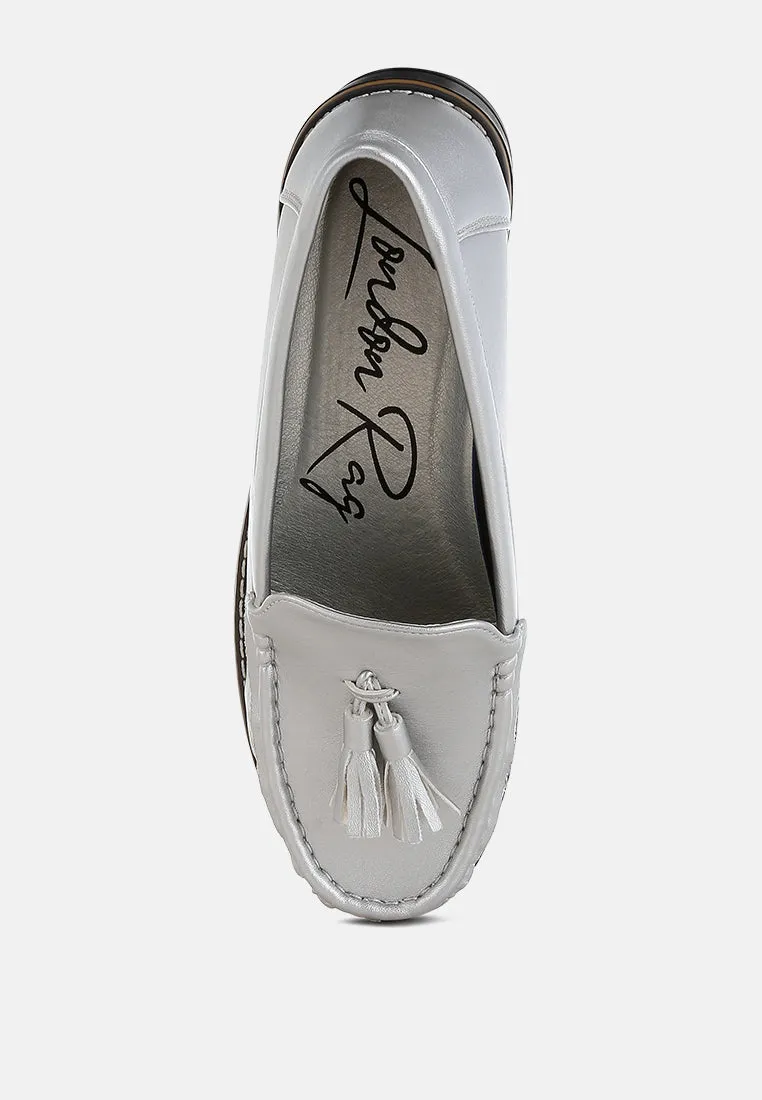 Metallic Tassel Detail Loafers


 By RAG