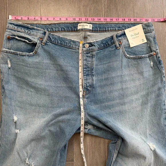 NWT Abercrombie &amp; Fitch The Dad High Rise Jeans Medium Ripped Wash Size 36 22 S