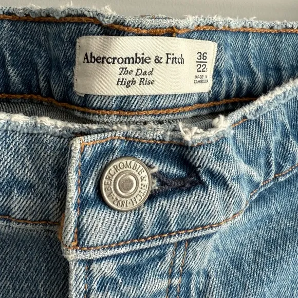 NWT Abercrombie &amp; Fitch The Dad High Rise Jeans Medium Ripped Wash Size 36 22 S