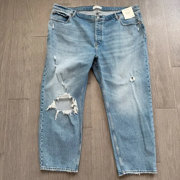 NWT Abercrombie &amp; Fitch The Dad High Rise Jeans Medium Ripped Wash Size 36 22 S