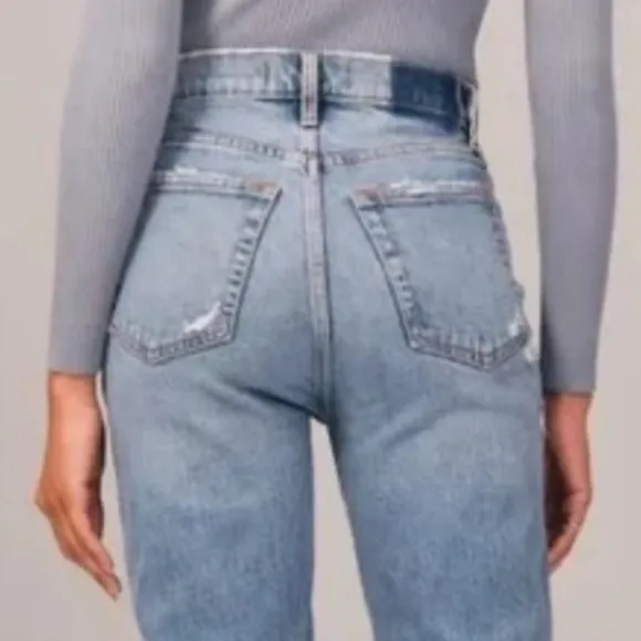 NWT Abercrombie &amp; Fitch The Dad High Rise Jeans Medium Ripped Wash Size 36 22 S