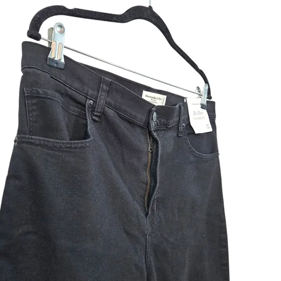 NWT Abercrombie and Fitch The Flare Ultra High Rise Jeans Size 33 Short