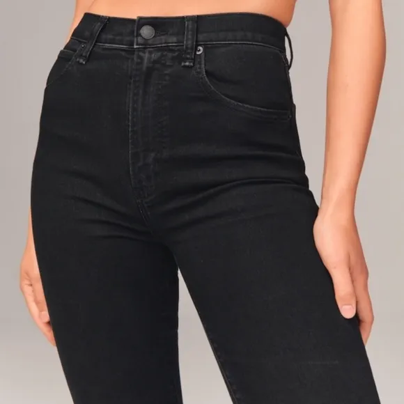 NWT Abercrombie and Fitch The Flare Ultra High Rise Jeans Size 33 Short