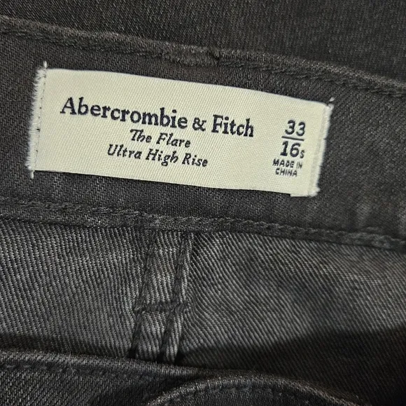 NWT Abercrombie and Fitch The Flare Ultra High Rise Jeans Size 33 Short