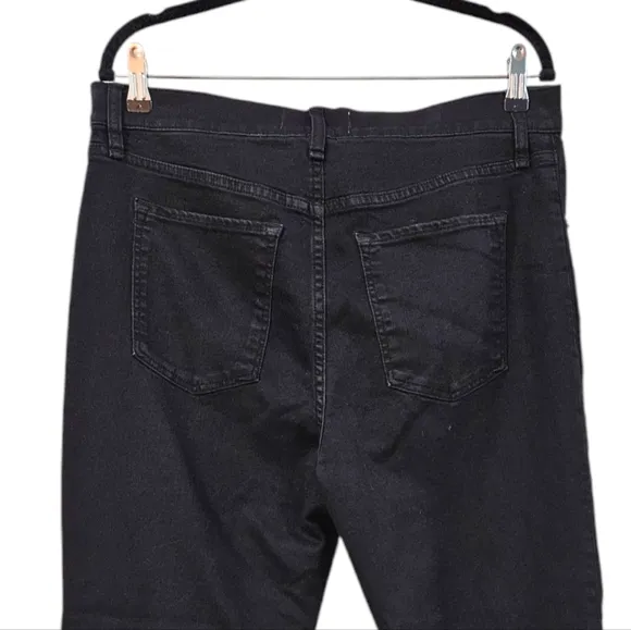 NWT Abercrombie and Fitch The Flare Ultra High Rise Jeans Size 33 Short