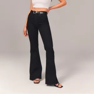 NWT Abercrombie and Fitch The Flare Ultra High Rise Jeans Size 33 Short