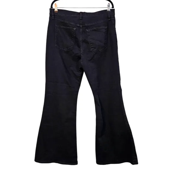 NWT Abercrombie and Fitch The Flare Ultra High Rise Jeans Size 33 Short