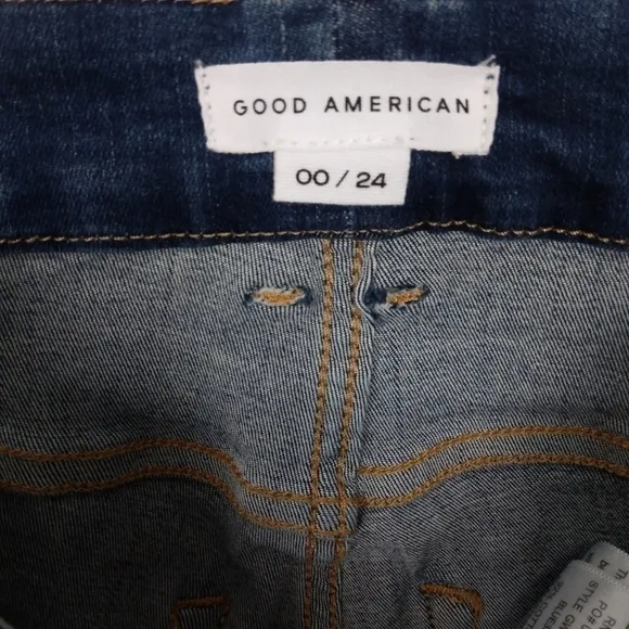 NWT Good American Good Waist Crop Raw Edge Jean